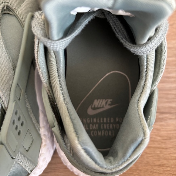 Nike Air Huarache SE Mica Green - Picture 11 of 15